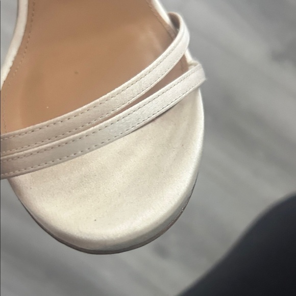 Aquazzura Cream Feathered Concerto Heels Sz 38 - Picture 8 of 16